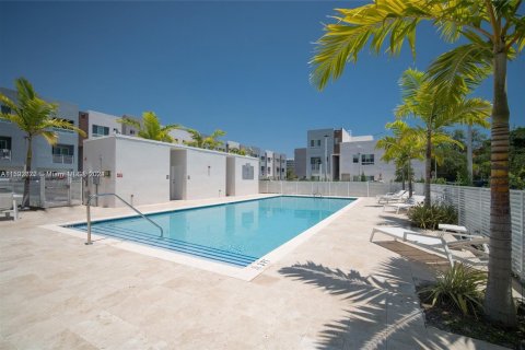 Condominio en venta en Miami, Florida, 3 dormitorios, 126.35 m2 № 2043682 - foto 20