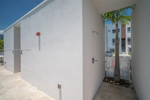 Condominio en venta en Miami, Florida, 3 dormitorios, 126.35 m2 № 2043682 - foto 22
