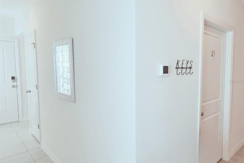 Снять в аренду виллу или дом в Хейнс-Сити, Флорида 2 комнаты, 155.8м2, № 2289677 - фото 9