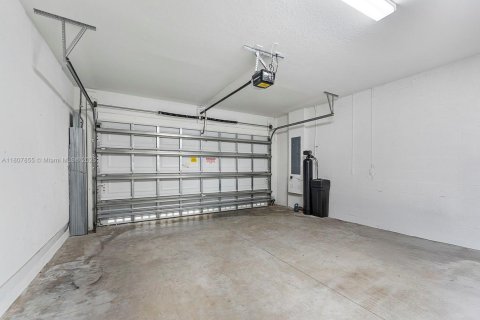 House in Florida City, Florida 5 bedrooms, 239.69 sq.m. № 1745725 - photo 27