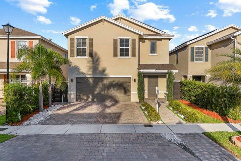 House in Florida City, Florida 5 bedrooms, 239.69 sq.m. № 1745725 - photo 1