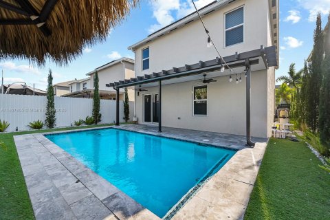 House in Florida City, Florida 5 bedrooms, 239.69 sq.m. № 1745725 - photo 25