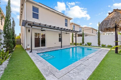 House in Florida City, Florida 5 bedrooms, 239.69 sq.m. № 1745725 - photo 24