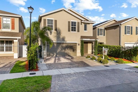House in Florida City, Florida 5 bedrooms, 239.69 sq.m. № 1745725 - photo 2