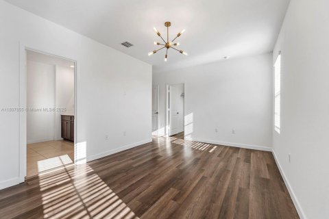House in Florida City, Florida 5 bedrooms, 239.69 sq.m. № 1745725 - photo 30