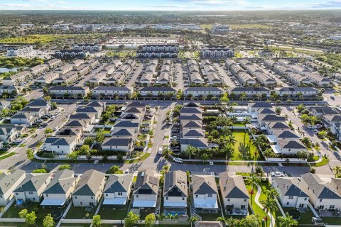 House in Florida City, Florida 5 bedrooms, 239.69 sq.m. № 1745725 - photo 6