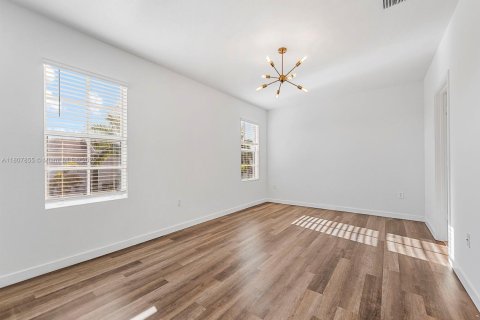 House in Florida City, Florida 5 bedrooms, 239.69 sq.m. № 1745725 - photo 29