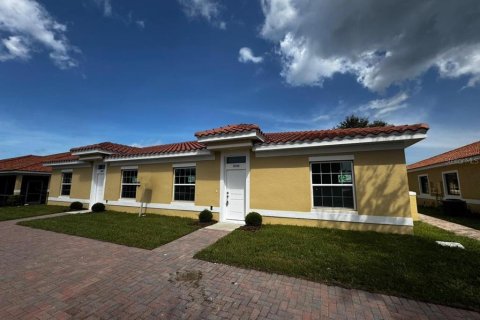 House in Kissimmee, Florida 2 bedrooms, 98.01 sq.m. № 1388731 - photo 2