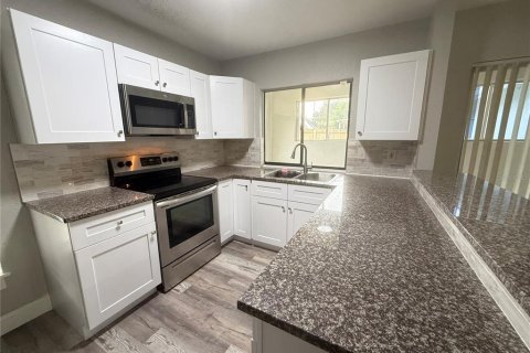 House in Kissimmee, Florida 2 bedrooms, 102.19 sq.m. № 2225643 - photo 10