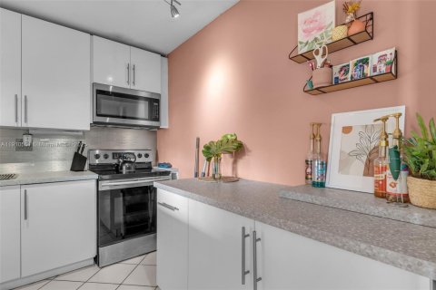 Copropriété à vendre à North Miami, Floride: 1 chambre, 79.43 m2 № 1966625 - photo 7