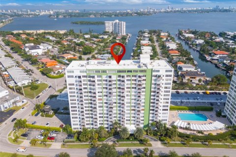 Copropriété à vendre à North Miami, Floride: 1 chambre, 79.43 m2 № 1966625 - photo 1