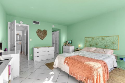 Copropriété à vendre à North Miami, Floride: 1 chambre, 79.43 m2 № 1966625 - photo 11