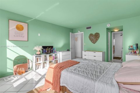 Copropriété à vendre à North Miami, Floride: 1 chambre, 79.43 m2 № 1966625 - photo 12
