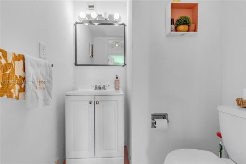 Copropriété à vendre à North Miami, Floride: 1 chambre, 79.43 m2 № 1966625 - photo 16