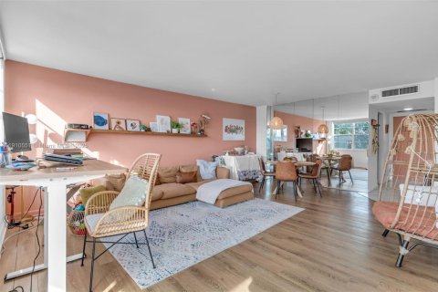 Copropriété à vendre à North Miami, Floride: 1 chambre, 79.43 m2 № 1966625 - photo 3