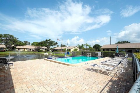 Condo in Bradenton, Florida, 2 bedrooms  № 2201341 - photo 25