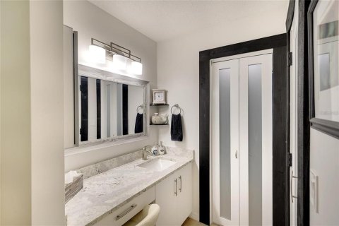 Condo in Bradenton, Florida, 2 bedrooms  № 2201341 - photo 13