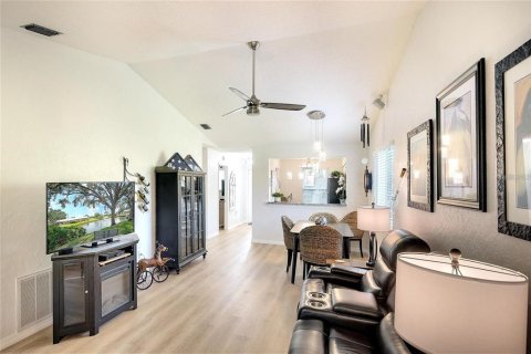 Condo in Bradenton, Florida, 2 bedrooms  № 2201341 - photo 10