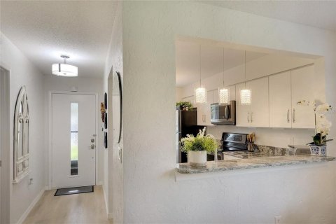 Condo in Bradenton, Florida, 2 bedrooms  № 2201341 - photo 3