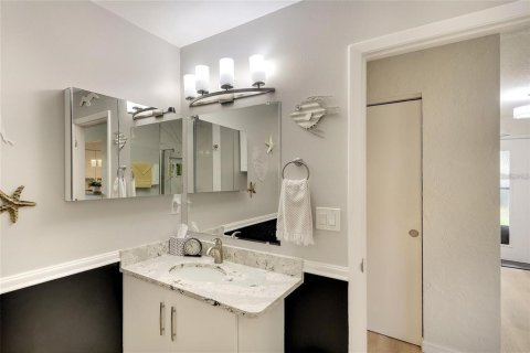 Condo in Bradenton, Florida, 2 bedrooms  № 2201341 - photo 18