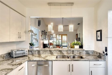 Condo in Bradenton, Florida, 2 bedrooms  № 2201341 - photo 5