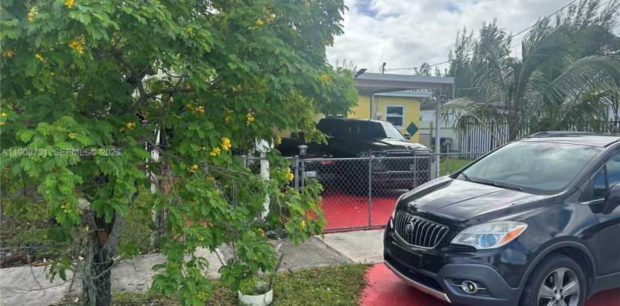 House in Miami Gardens, Florida 4 bedrooms, 124.86 sq.m. № 2082110