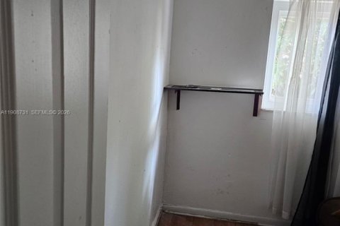 House in Miami Gardens, Florida 4 bedrooms, 124.86 sq.m. № 2082110 - photo 20