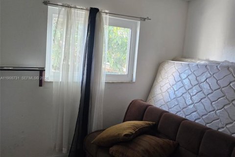 House in Miami Gardens, Florida 4 bedrooms, 124.86 sq.m. № 2082110 - photo 15