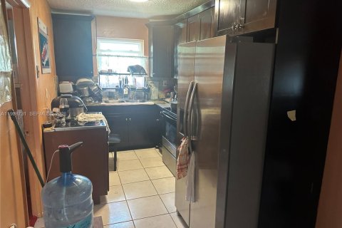 House in Miami Gardens, Florida 4 bedrooms, 124.86 sq.m. № 2082110 - photo 18