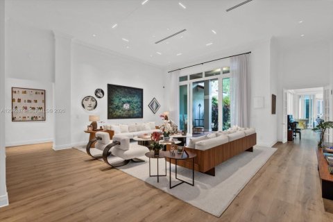 House in Miami, Florida 6 bedrooms, 481.7 sq.m. № 2407732 - photo 3
