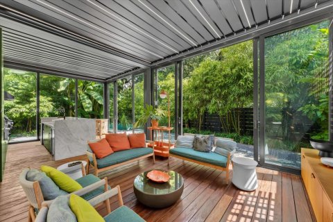 House in Miami, Florida 6 bedrooms, 481.7 sq.m. № 2407732 - photo 17