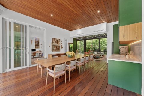House in Miami, Florida 6 bedrooms, 481.7 sq.m. № 2407732 - photo 14