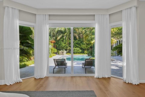 House in Miami, Florida 6 bedrooms, 481.7 sq.m. № 2407732 - photo 30