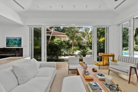 House in Miami, Florida 6 bedrooms, 481.7 sq.m. № 2407732 - photo 13
