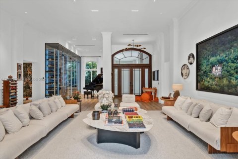 House in Miami, Florida 6 bedrooms, 481.7 sq.m. № 2407732 - photo 5