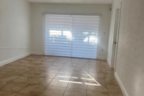 Condo in Sunrise, Florida, 2 bedrooms № 2030587