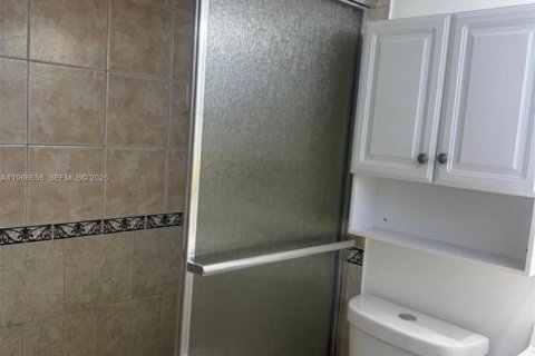 Condo in Sunrise, Florida, 2 bedrooms  № 2030587 - photo 8