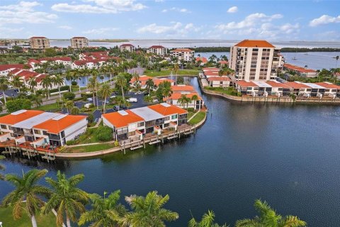Condominio en Saint Petersburg, Florida, 2 dormitorios  № 2299977