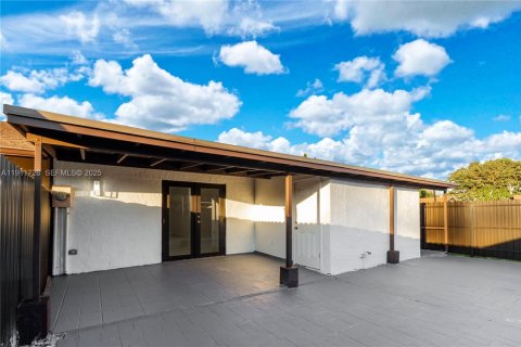 Купить таунхаус в Майами, Флорида 2 спальни, 91.6м2, № 1976607 - фото 24