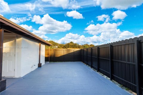 Купить таунхаус в Майами, Флорида 2 спальни, 91.6м2, № 1976607 - фото 26