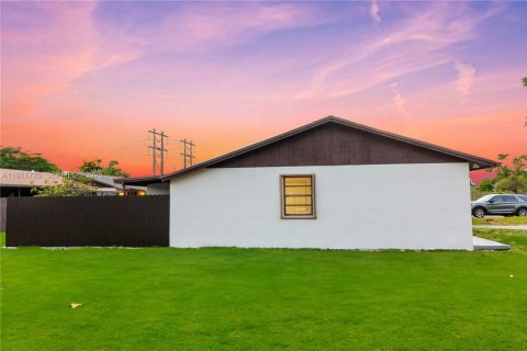 Купить таунхаус в Майами, Флорида 2 спальни, 91.6м2, № 1976607 - фото 3