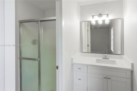 Купить таунхаус в Майами, Флорида 2 спальни, 91.6м2, № 1976607 - фото 22