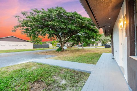 Купить таунхаус в Майами, Флорида 2 спальни, 91.6м2, № 1976607 - фото 5