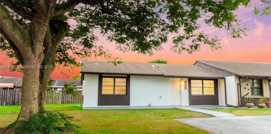 Таунхаус в Майами, Флорида 2 спальни, 91.6м2 № 1976607