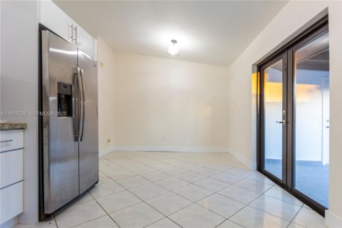 Купить таунхаус в Майами, Флорида 2 спальни, 91.6м2, № 1976607 - фото 13