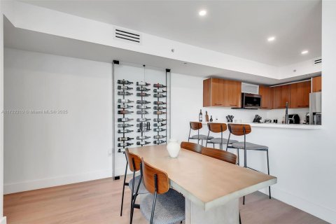 Copropriété à vendre à Miami, Floride: 2 chambres, 106.84 m2 № 1728688 - photo 5