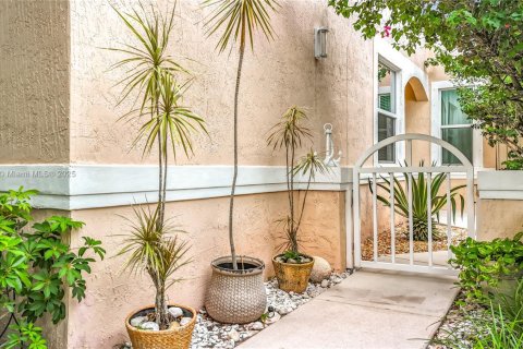 House in Davie, Florida 4 bedrooms, 155.61 sq.m. № 1888188 - photo 2