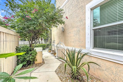 House in Davie, Florida 4 bedrooms, 155.61 sq.m. № 1888188 - photo 3