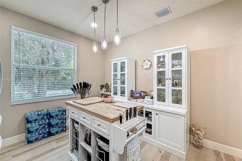 House in Davie, Florida 4 bedrooms, 155.61 sq.m. № 1888188 - photo 9