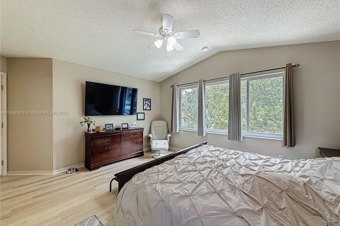 House in Davie, Florida 4 bedrooms, 155.61 sq.m. № 1888188 - photo 13